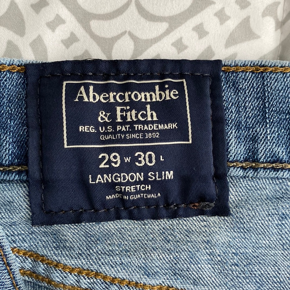 ABERCROMBIE & FITCH MEN’S BLUE JEANS